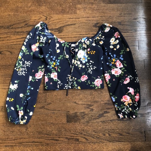 Abercrombie & Fitch Tops - Whimsical Long Sleeve Croptop